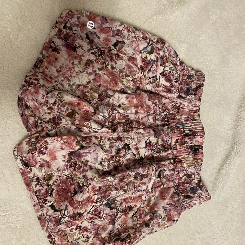 Super cute never worn lululemon shorts